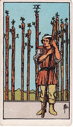 Neuf de Bâtons, carte du tarot Rider-Waite-Smith